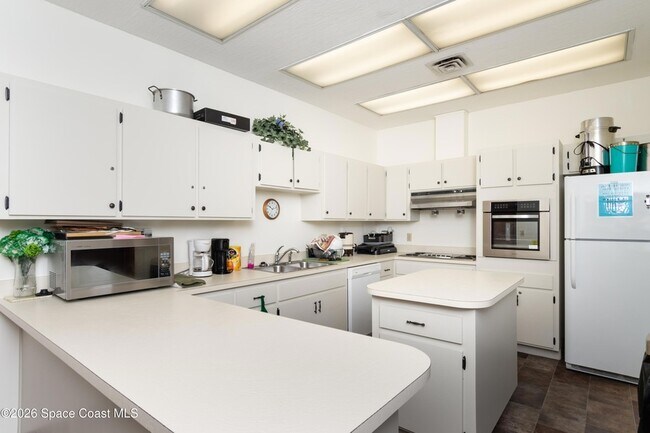 Building Photo - 9000 Brighton Ct