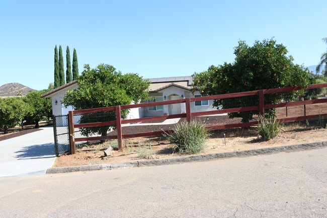 Building Photo - 15924 Plum Ct