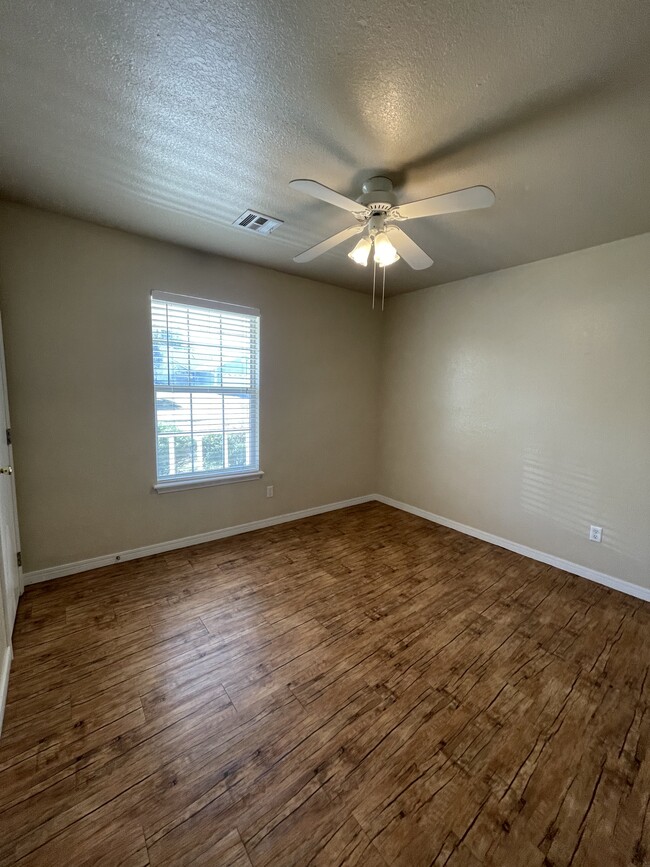 Building Photo - 9395 Sprucewood