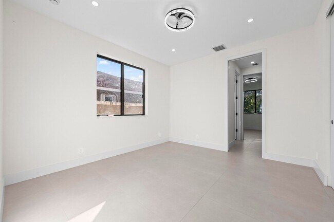 Building Photo - 621 NW 42nd Ave