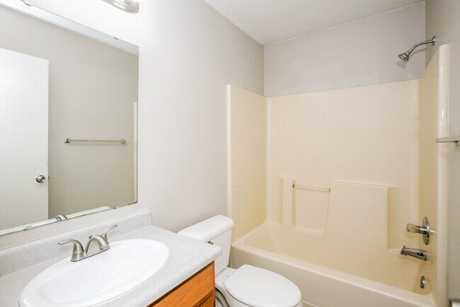 Building Photo - 5408 Alameda Rd