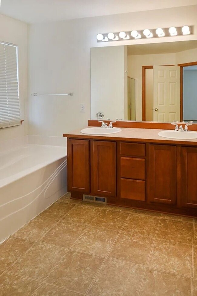 Building Photo - 4Bd/2.5Ba Lake Stevens House