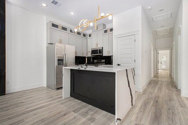 Building Photo - 3652 Seabrook St