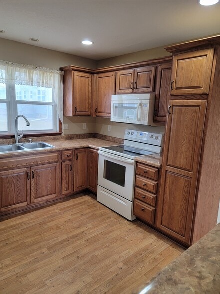 Building Photo - 8217 Leisure Ln