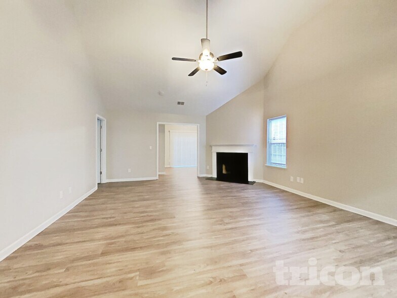 Building Photo - 7715 Hidden Creek Dr