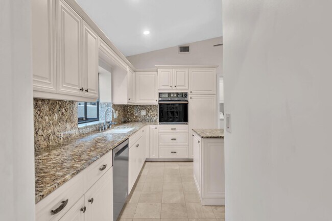 Building Photo - 22595 Esplanada Cir