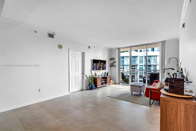 Building Photo - 2000 N Bayshore Dr