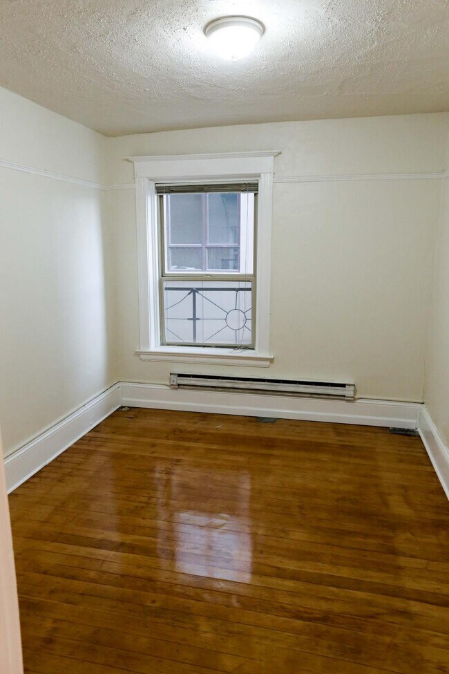 Building Photo - Paramount Apartments - 1 bedroom