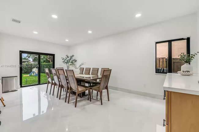 Building Photo - 14551 SW 158th Ct