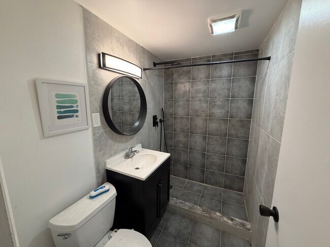 Building Photo - 1200 Glen Ln