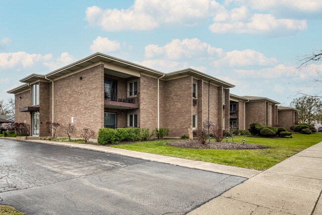 Primary Photo - 484 N Addison Ave