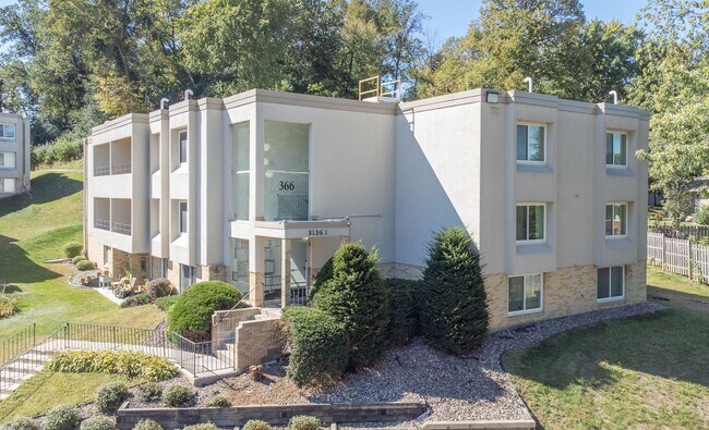 Building Photo - 1 Bedroom, 1 Bathroom Apartment In Desirable Location!