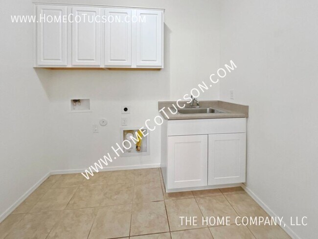 Building Photo - 7540 S Circulo Rio Blanco