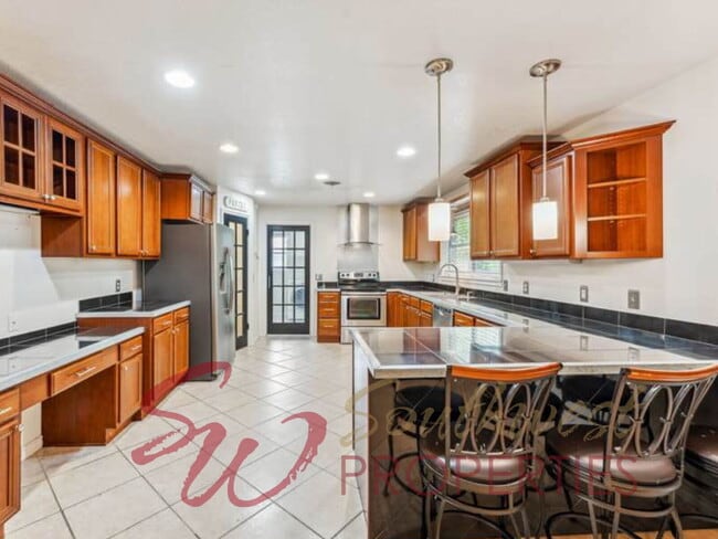 Building Photo - 3 Bed / 2 Bath House Steps from TSU Memorial Stadium — Perfect for Roommates!