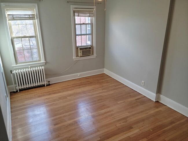 Building Photo - 1301 Longfellow St NW