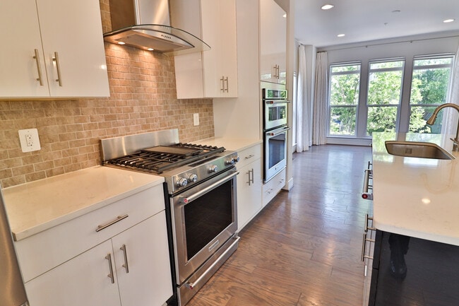 Building Photo - 1424 Piccard Dr