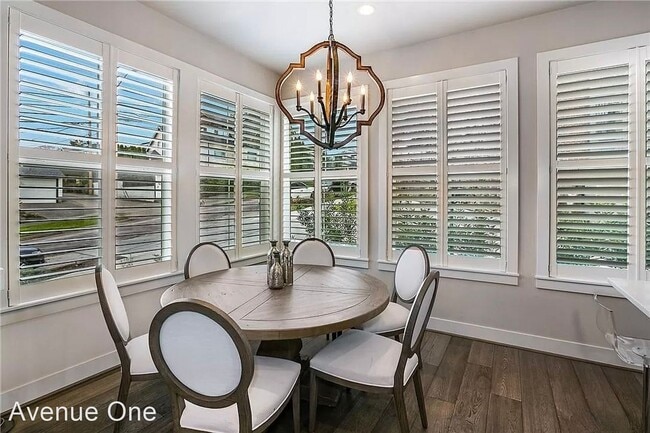 Building Photo - 3 br, 2.5 bath House - 957 W McGraw St #2