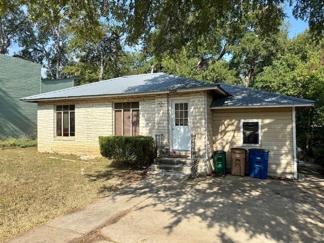 Primary Photo - Cherrywood 3 Bedroom!