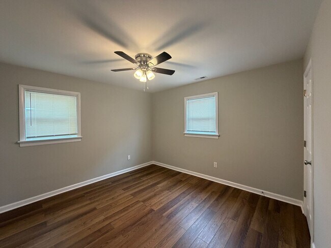 Building Photo - newly renovated 3-bedroom 1 bath