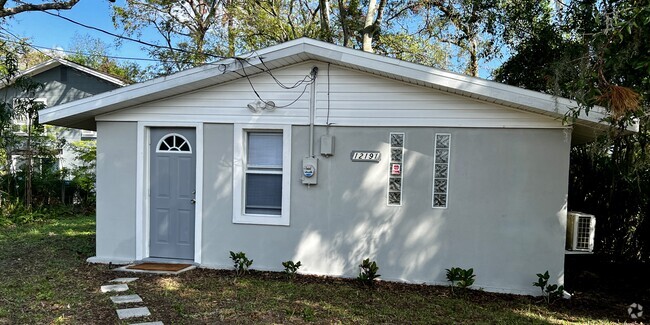 Building Photo - 1219 Holly Ave