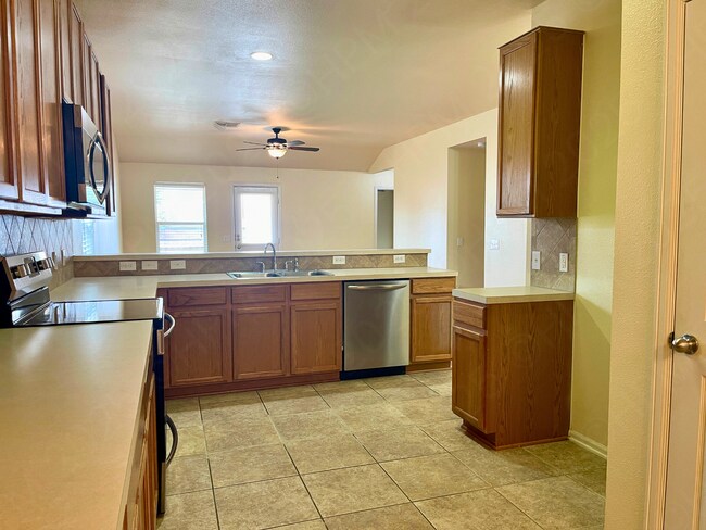 Building Photo - Move-In Special. ½ off the first full month's rent with a 12-month lease.