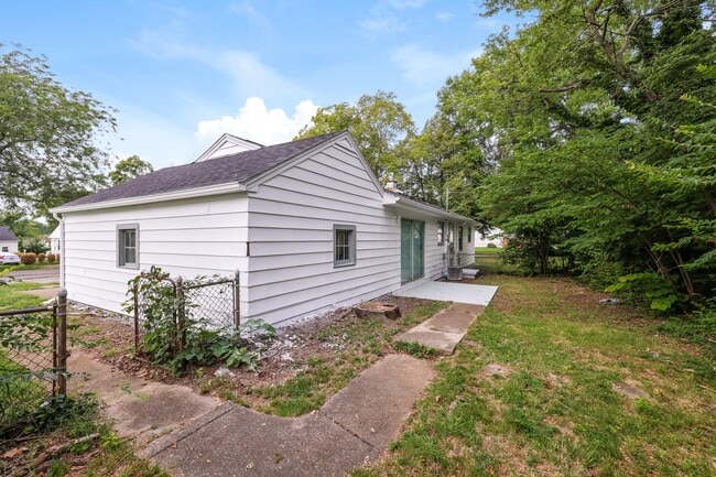 Building Photo - 5301 Woodbine Ave