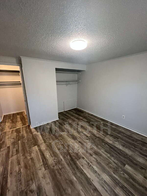 Building Photo - 2000 Indianapolis Rd