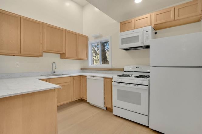 Building Photo - 140 Wait St