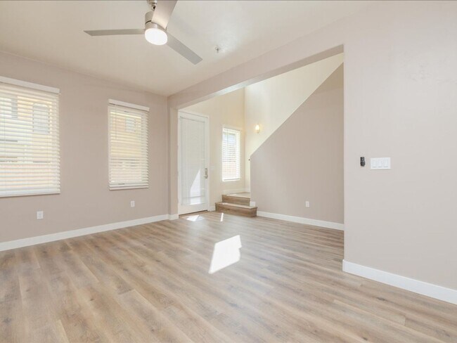 Building Photo - 3 Bedroom, 2.5 Bath CATALINA MOUNTAIN VIEWS! ROOF TOP CABANA!!