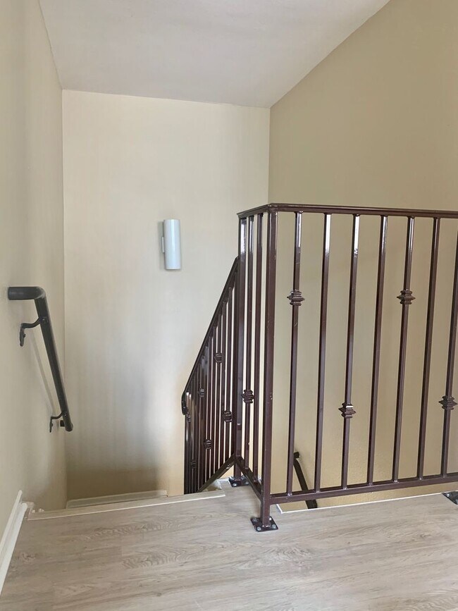 Building Photo - Gorgeous 2BR/2.5BA Condo in University City/Golden Triangle