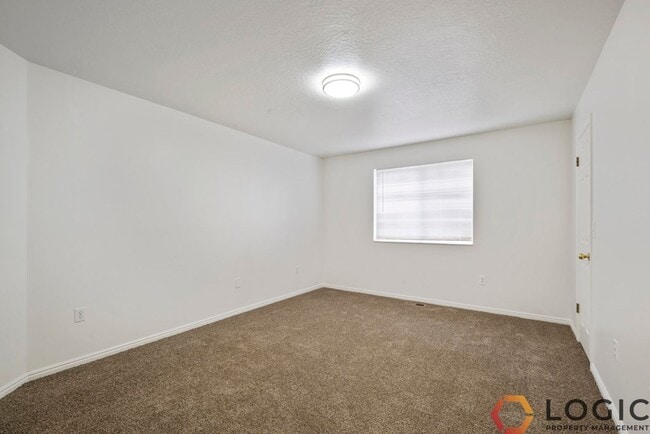 Building Photo - 126 W 475 S