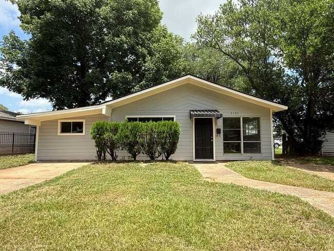 Primary Photo - 3107 Stafford St
