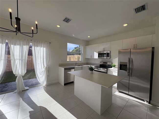 Building Photo - 27700 SW 156th Ave