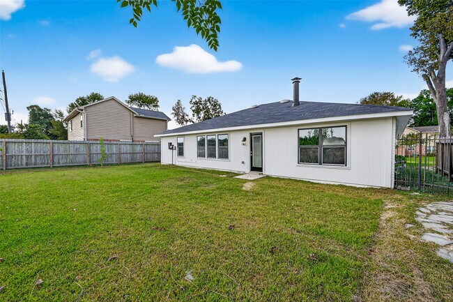 Building Photo - 1114 Briarmead Dr