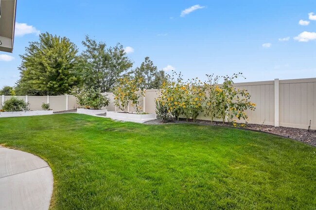 Building Photo - 18713 Easter Peak Ave