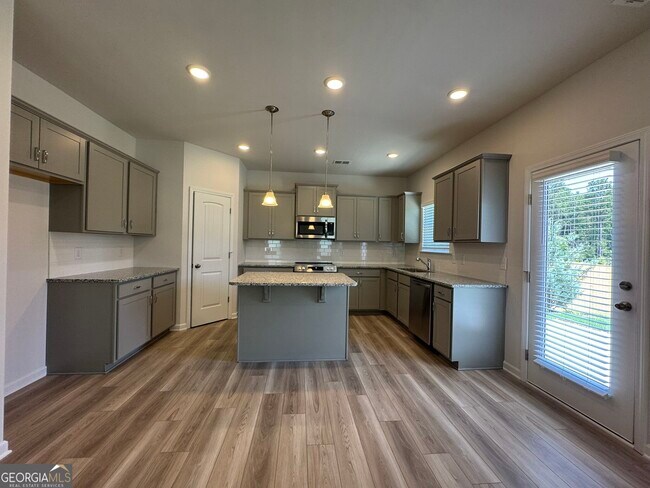 Building Photo - 202 sycamore dr