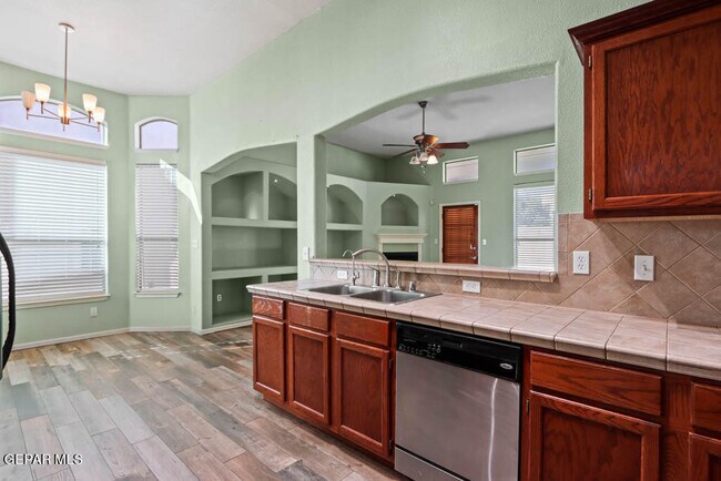 Building Photo - 12733 Tierra Salas Dr