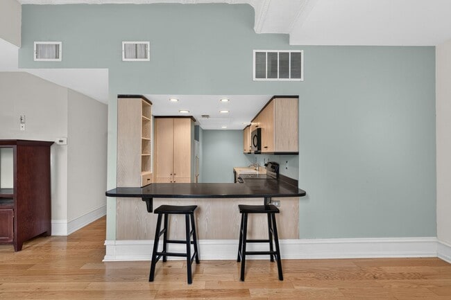 Building Photo - Welcome to the Baynard House; Elegant, Spacious & Bright Showing- Showing Sunday 7/26 9:30am-9:45am