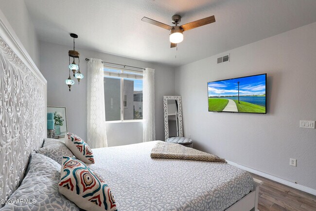 Building Photo - 615 E Portland St