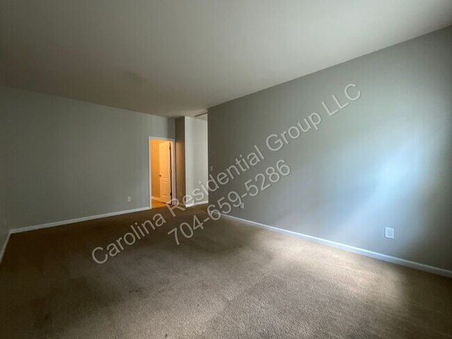 Building Photo - 9143 Magnolia Lily Ave