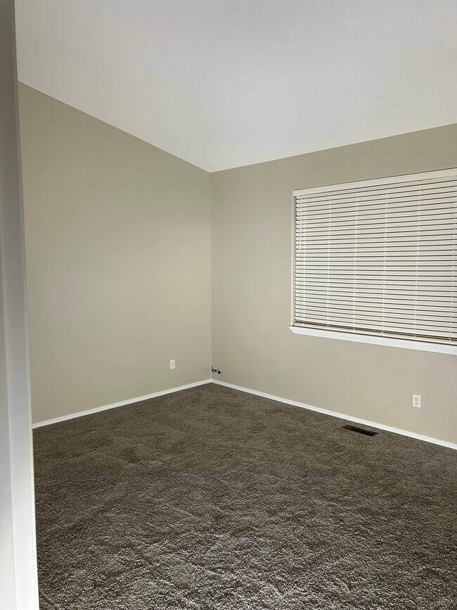 Building Photo - 1146 Elm St NW