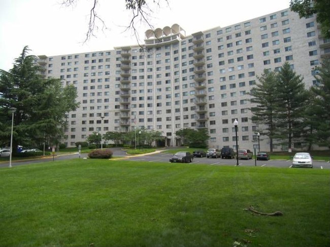 Primary Photo - 1121 University Blvd W