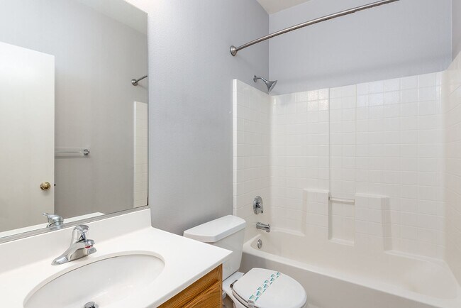 Building Photo - *Special* 3 bedroom townhome located In Rancho Carrillo!