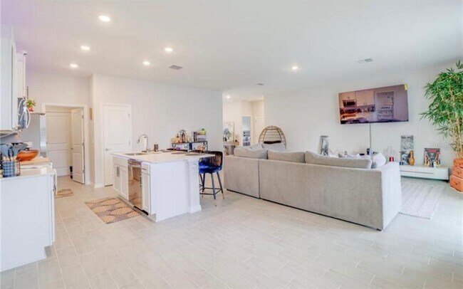 Building Photo - 7439 SW 130th Ln