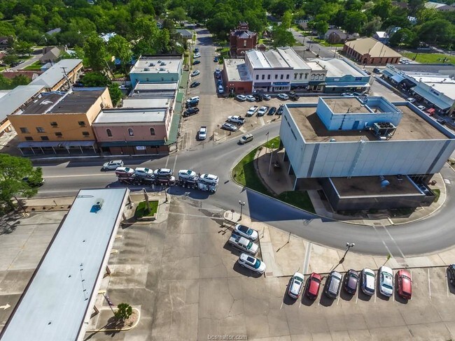 Building Photo - 103 E Main St