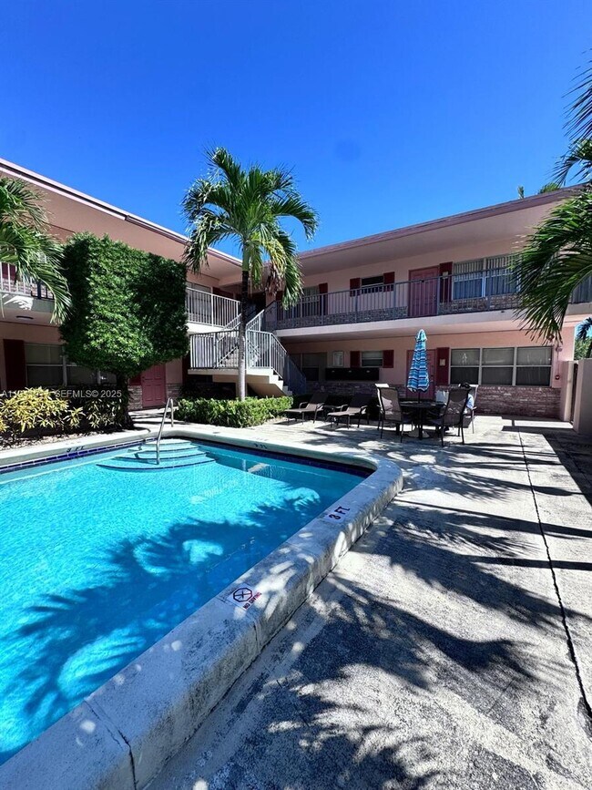 Building Photo - 2451 NE 49th St