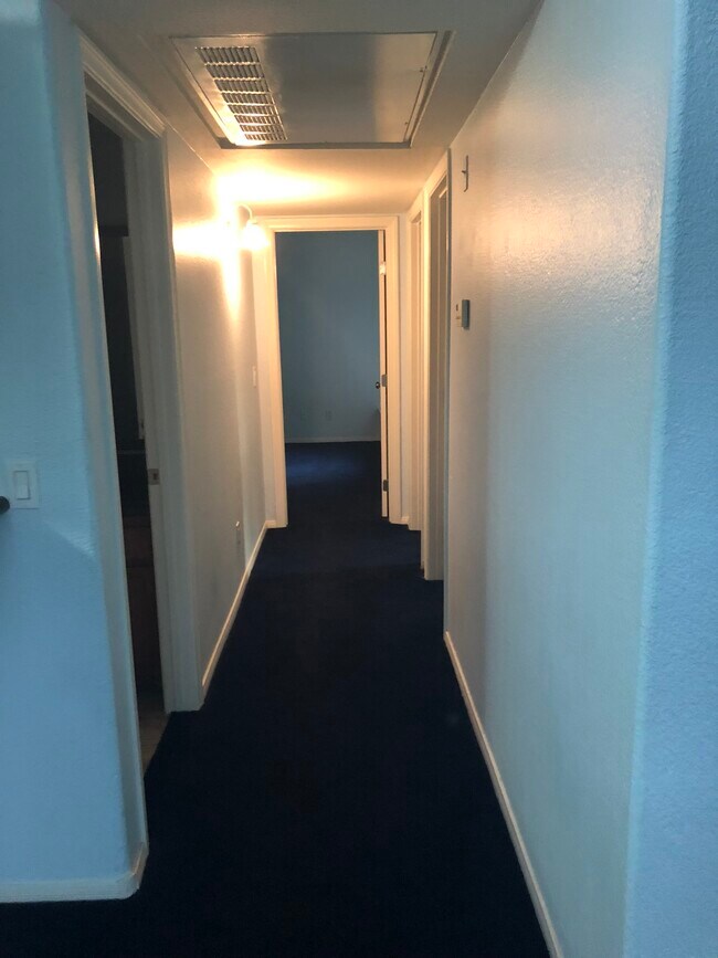 Building Photo - 3145 E Flamingo Rd