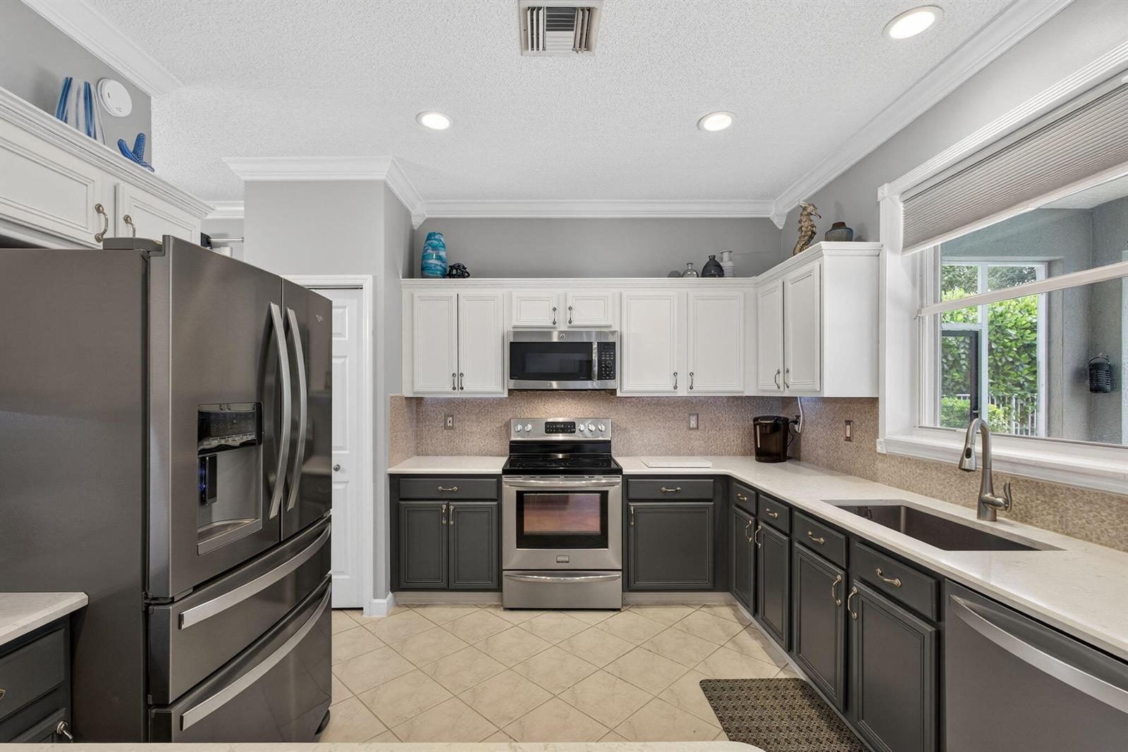 Building Photo - 3738 Old Lighthouse Cir