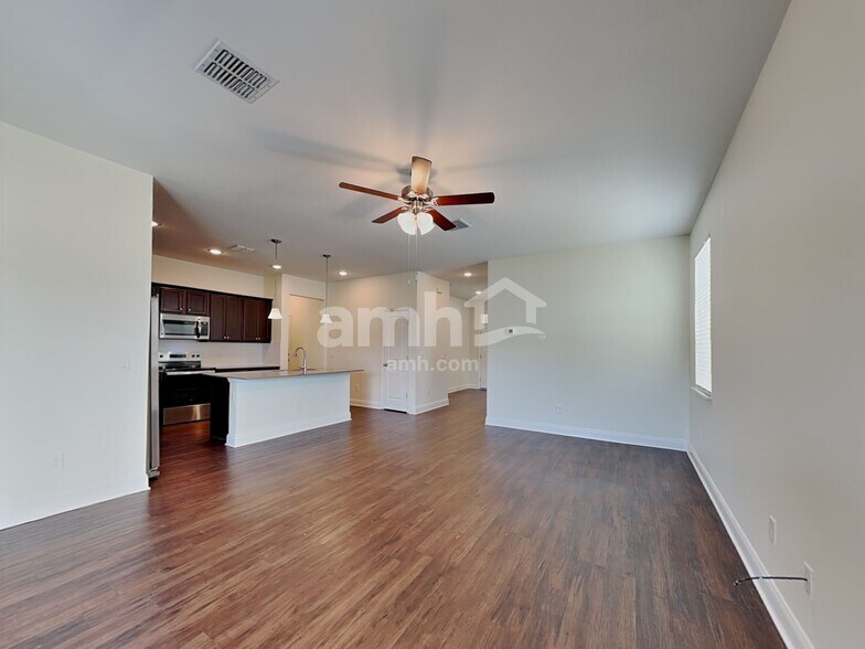 Building Photo - 990 Summer Stone Lp