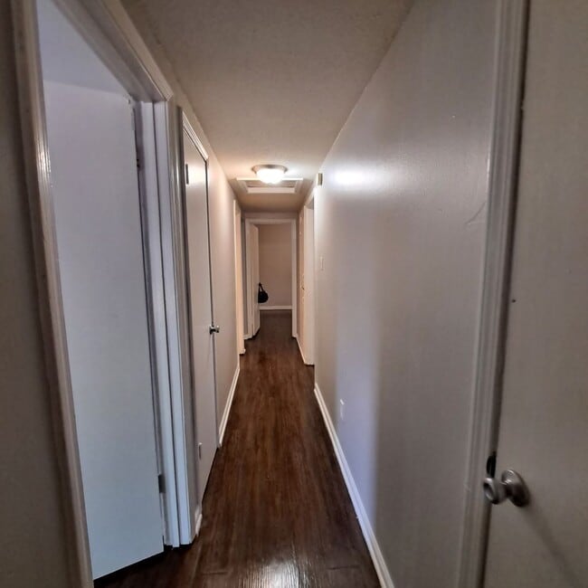 Building Photo - 3408 Clearbrook St